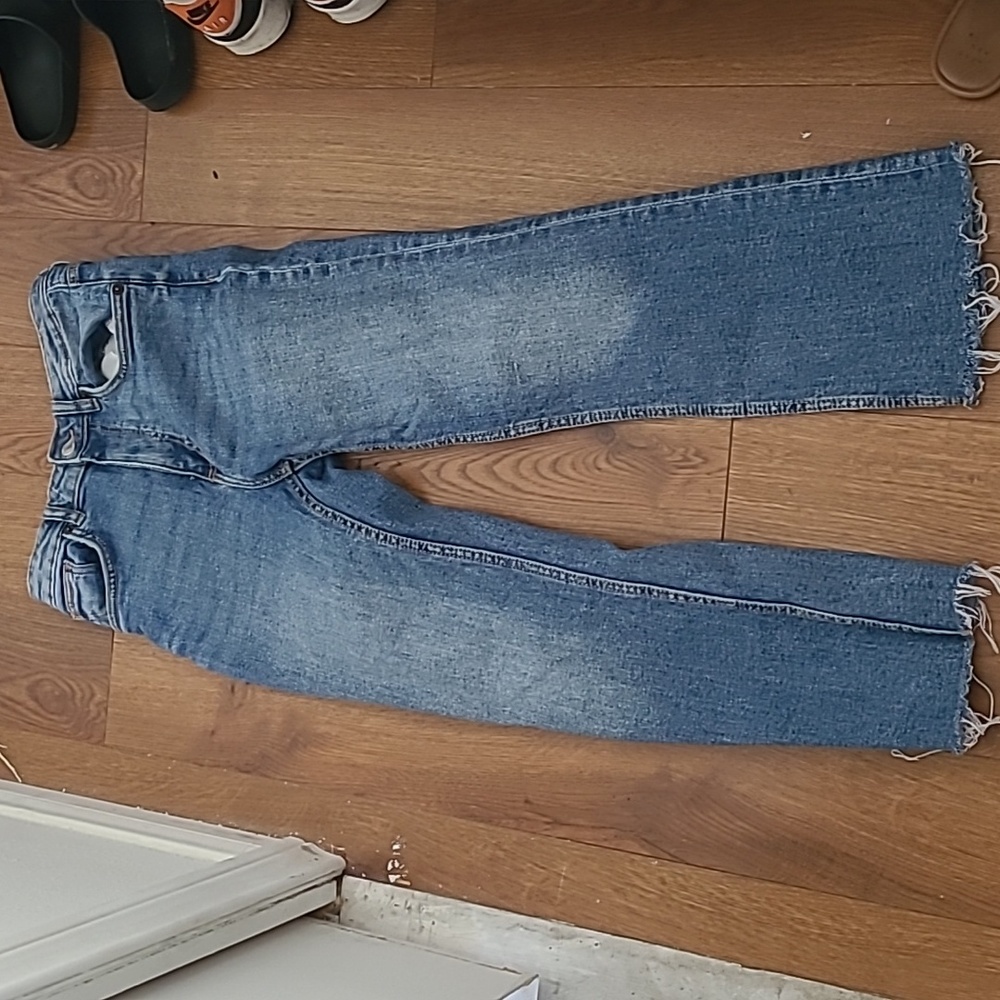 Zara straight leg jeans. Size 4 short. Mid rise